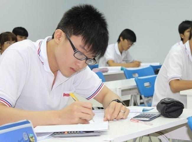 Lớp 10 môn nào khó nhất
