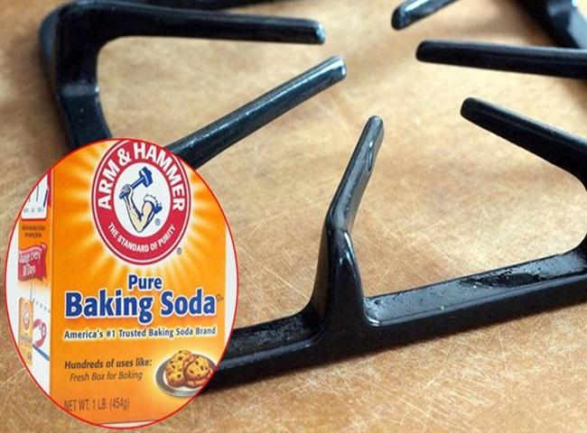 Use baking soda để làm sạch kiềng bếp ga